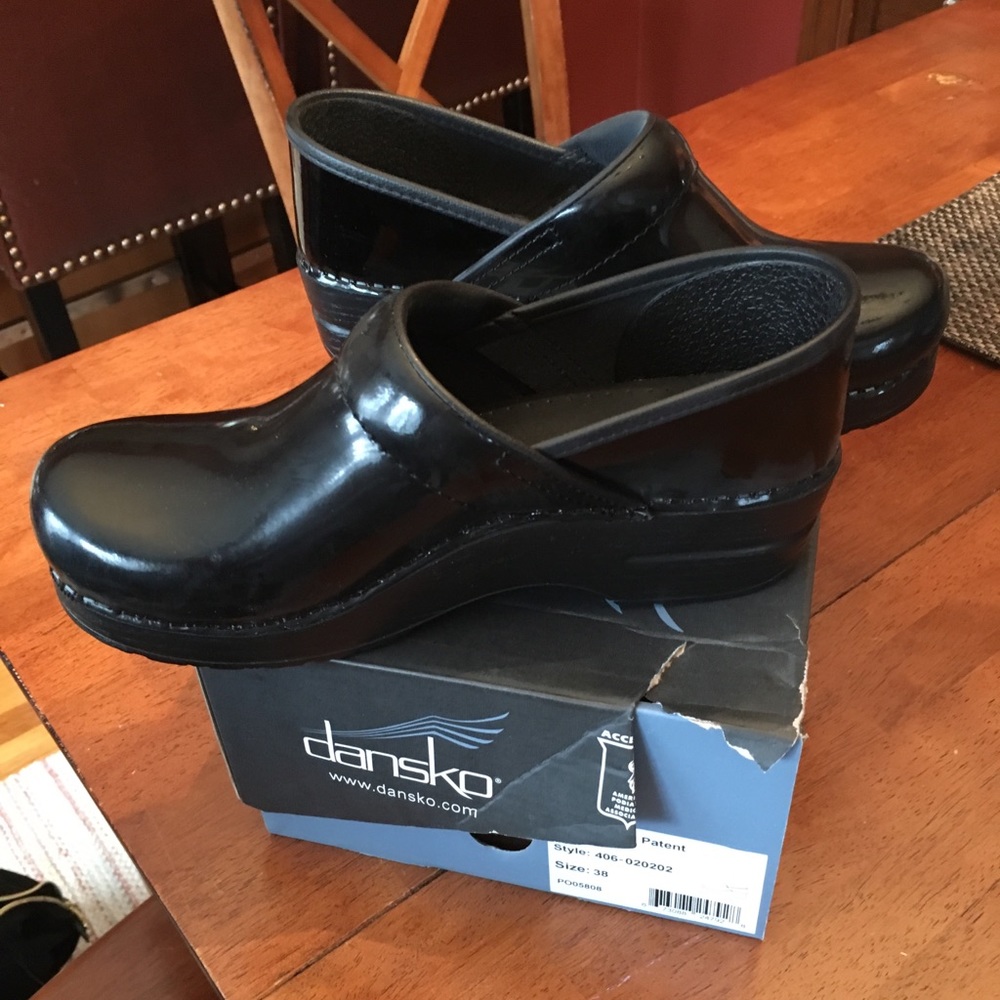 NWT Dansko professional clog black patent 8
